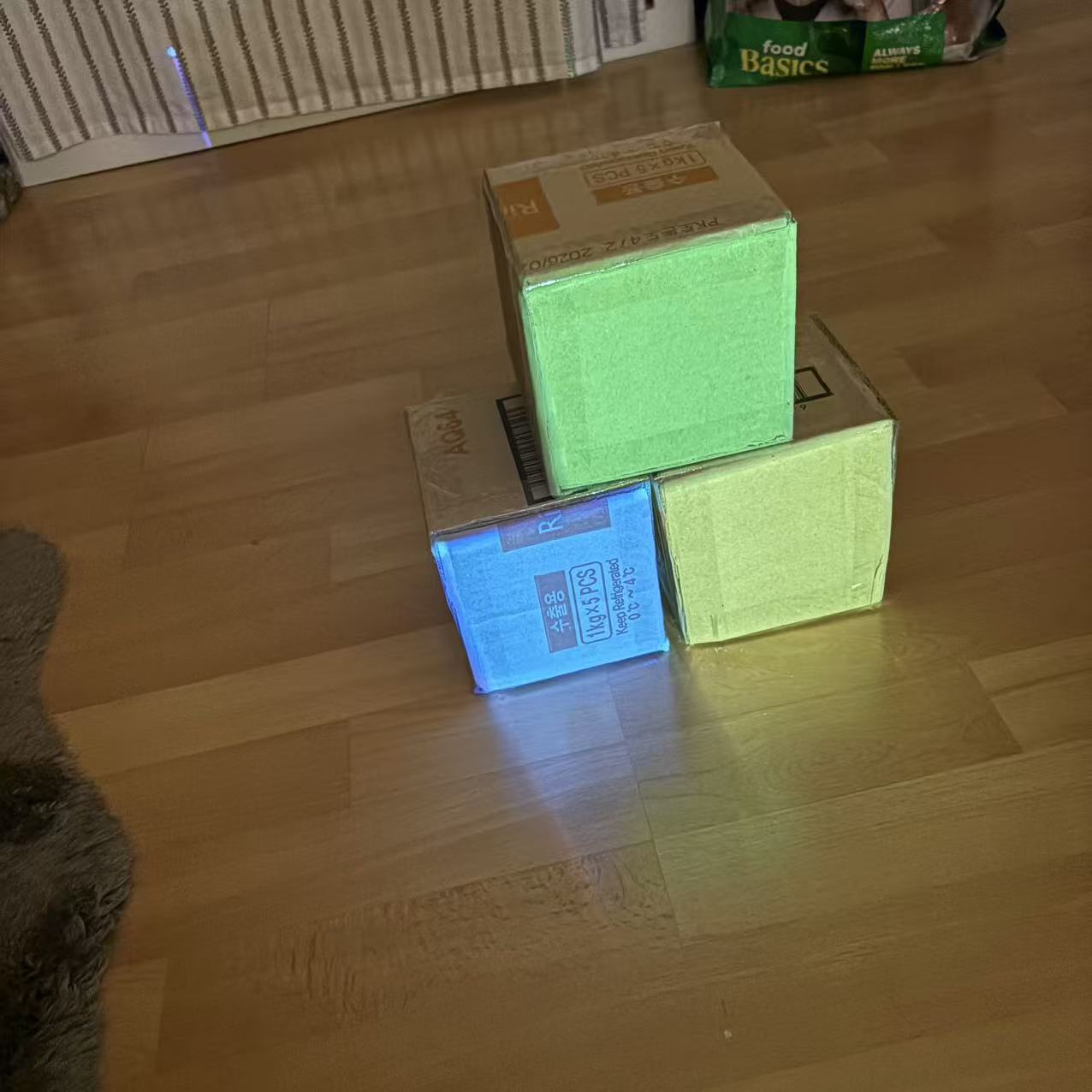 Noise texture allows for color adjustment, offering greater creative possibilities. (The image appears to show leaf shadows.)